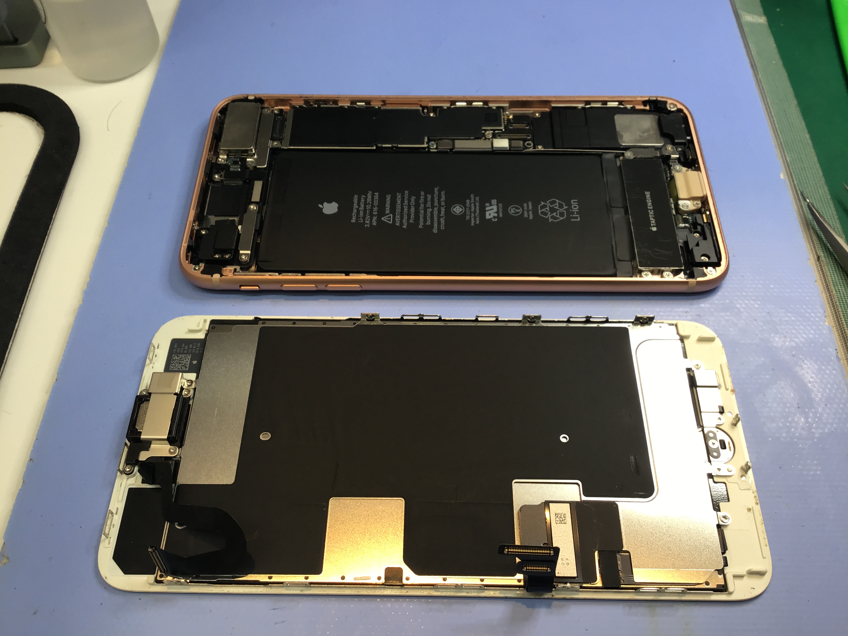 iPhone8のバッテリー交換は、データそのまま・即日修理のスマホ修理工房　中野店へ！